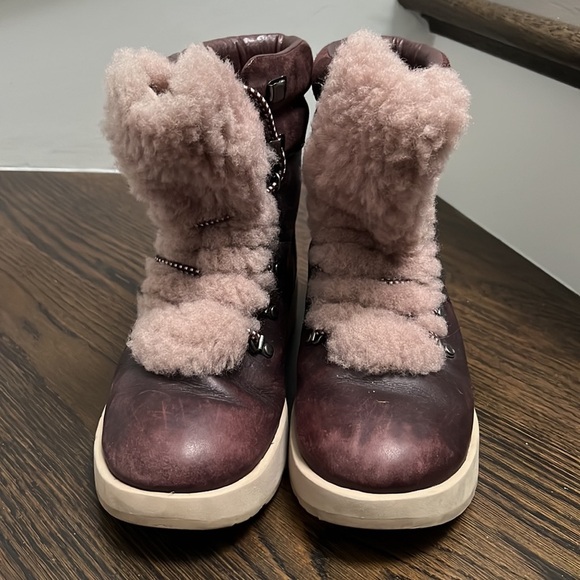 UGG Vicki Waterproof Leather & Sheepskin Boots - Picture 2 of 4